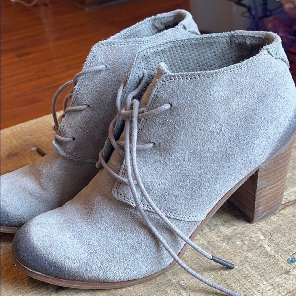 TOMS Creme Distressed Lunata Bootie SZ 9